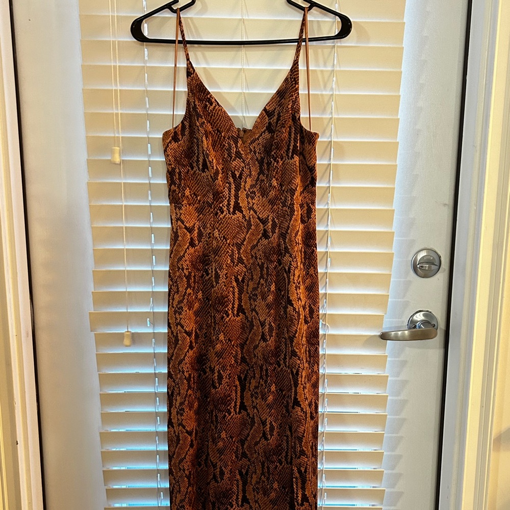 Snake print dress with small slit